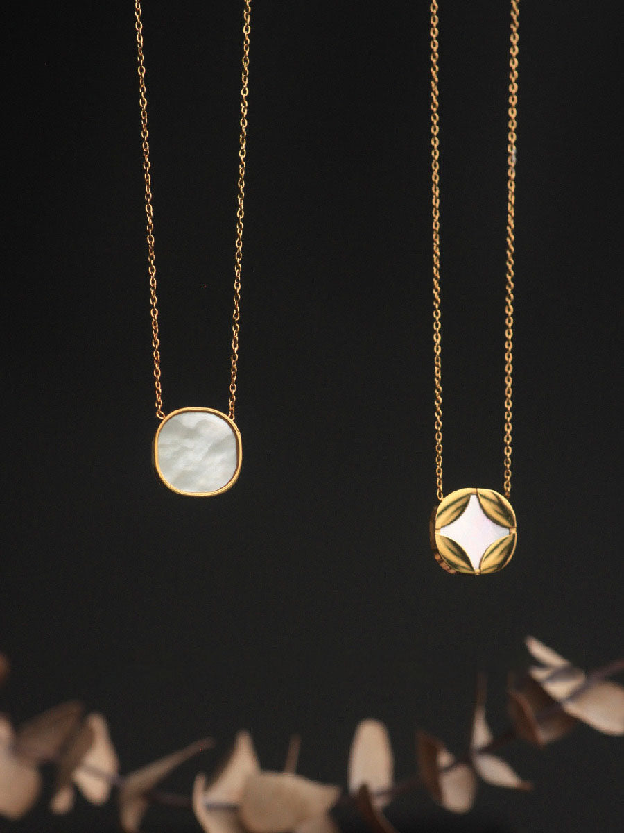 Double-sided Natural Fritillaria Four-leaf Grass Copper Coin Necklace
