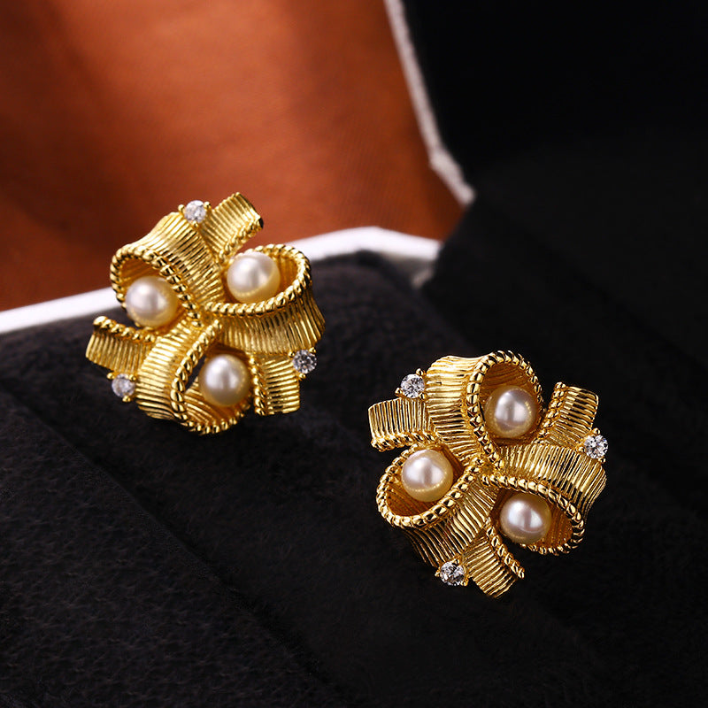 Women's Elegant Little Fragrant Earrings