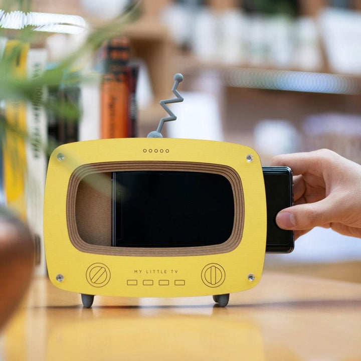 Retro TV Mobile Phone Stand - MRSLM